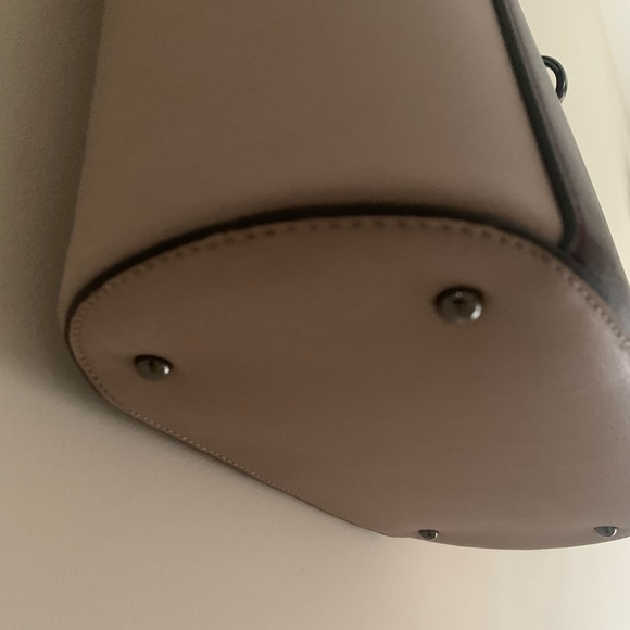 GUESS Handbag - Picture 5 of 8